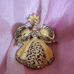VINTAGE RARE PRINCESS DOLL BROOCH